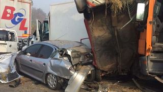 Cel puţin şase morţi şi 27 de răniţi &icirc;n urma unor accidente pe o autostradă &icirc;n Serbia