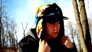 Un t&acirc;năr de 21 de ani a fost arestat după ce s-a scăldat &icirc;n apa sinţită dintr-o biserică, apoi s-a masturbat &icirc;n faţa altarului. Totul s-a petrecut &icirc;n timpul slujbei de duminică