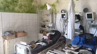 Mucegai, igrasie si tavane care stau sa cada. Asa arata sectia de hemodializa a spitalului din Lugoj