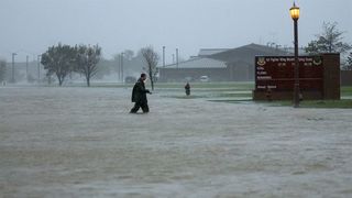 Prăpăd &icirc;n Statele Unite! Uraganul Michael a luat deja şapte vieţi! Echipele de salvatori continuă să caute supravieţuitori