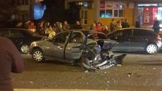 Accident grav &icirc;n Ploieşti. Fiul lui Leonard Doroftei, implicat. O persoană a ajuns la spital şi patru maşini au fost distruse