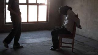 Un copil de 16 ani şi-a răpit sora &icirc;n v&acirc;rstă de 9 ani şi i-a cerut mamei recompensă &icirc;n schimbul ei. Unde o ţinea şi cine l-a ajutat