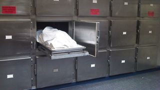 Frigiderele din morga Spitalului Judeţean de Urgenţă din Botoşani au fost stricate 3 zile. Ce s-a &icirc;nt&acirc;mplat cu morţii &icirc;n acest timp