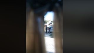 Bătrână de 90 de ani bruscat de un poliţist, în Voluntari: "Vrei să te bag în portbagaj, aşa bătrână cum eşti?"