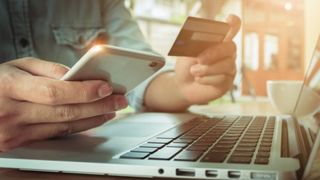 Mobilul nu este &icirc;ntotdeauna prietenul nostru! Riscăm să răm&acirc;nem fără date personale, parole şi chiar să ne trezim că avem conturile golite