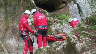 Salvamontiştii din Buşteni au dat peste cadavrul unui bărbat, &icirc;ntr-o r&acirc;pă din staţiune. Ce spun autorităţile