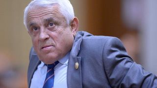 Cei care au terenuri de vânzare sunt vizaţi de o nouă modificare. Petre Daea, ministrul Agriculturii, schimbă o lege esenţială