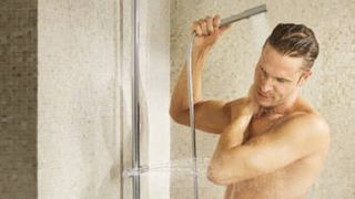 Anumite obiecte din sala de baie favorizează apariţia bacteriilor! Iată ce măsuri puteţi lua pentru a evita &icirc;mbolnăvirea!