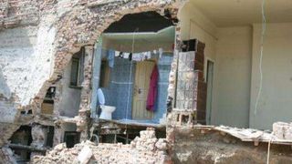 Un bloc din Timişoara e la un pas să se prăbuşească, după ce proprietarii unui apartament au făcut modificări ilegale în interior