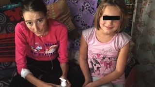 Andeea, fetiţa de 8 ani care &icirc;şi &icirc;ngrijeşte părinţii aflaţi pe patul de moarte, a impresionat &icirc;ntreaga ţară. Ajutoarele au &icirc;nceput să apară