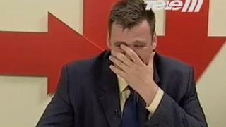 Imagini virale! Directorul unui spital din Iaşi, criză de r&acirc;s &icirc;n direct &icirc;n timpul unei discuţii despre cancer