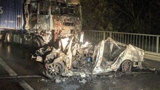 Accident groaznic &icirc;n Bihor! Trei tineri au murit carbonizaţi după ce maşina &icirc;n care se aflau s-a ciocnit cu un TIR