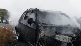 Clipe de groază pe o şosea din Arad după ce un autoturism a fost cuprins de flăcări