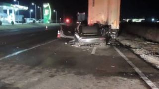 S-a aflat cine era la volanul maşinii care a intrat &icirc;ntr-un TIR, la Calafat. O &icirc;ntreagă familie a fost spulberată