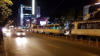 Bărbat lovit de tramvai, &icirc;n zona Plaza Rom&acirc;nia. s-a dezechilibrat şi a căzut de pe refugiu pe calea de rulare