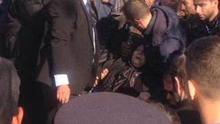 Mama lui Ilie Balaci a leşinat lângă mormântul fiului ei. Imagini dramatice din cimitir!