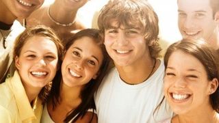 Studiu: Tinerii nu renunţă la viaţa personală în favoarea carierei! Ce activităţi desfăşoară Milenialii în timpul liber?