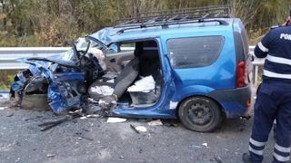 Accident teribil pe DN 22B, între Galaţi şi Brăila! Un bărbat a murit după ce un microbuz a lovit două autoturisme