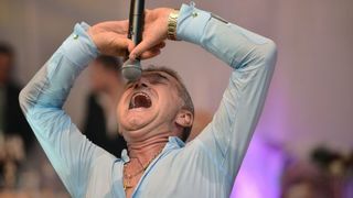 Declaraţii savuroase ale lui Gigi Becali! "Dacă el reuşeşte asta, eu mă &icirc;mbăt &icirc;n Piaţa Universităţii!"