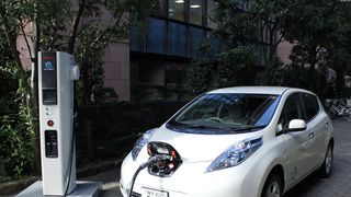 ”Visul” electric este umbrit de gropile româneşti! Deşi s-a dat startul înscrierii pentru voucherele de 9 000 de lei din partea Primăriei, infrastructura nu este prietenoasă cu cei care fac asemenea investiţii