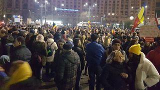 Protest la Guvern. Oamenii au ieşit din nou &icirc;n stradă. Se scandează &icirc;mpotriva lui Tudorel Toader