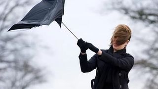 Ne ia v&acirc;ntul pe sus. S-a emis cod galben de v&acirc;nt puternic &icirc;n 23 de judeţe