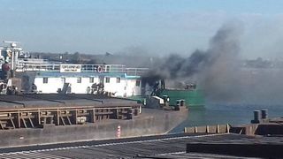 Incendiu &icirc;n portul Constanţa! Cinci persoane au suferit atacuri de panică