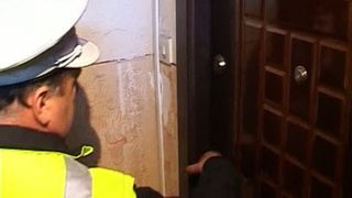 Caz revoltător în Brăila! Doi poliţişti, bătuţi cu pumnii şi picioarele pentru că au stricat o petrecere