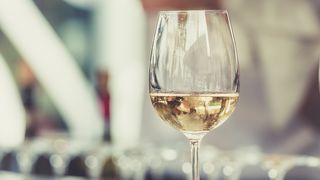 Terapia din pahar: beneficiile consumului de vin alb! Efectul miraculos pe care îl are asupra sănătăţii tale