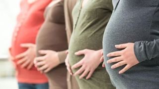 Caz uluitor &icirc;ntr-o localitate din Rom&acirc;nia! Toate femeile au rămas &icirc;nsărcinate &icirc;n acelaşi timp! Autorităţile sunt depăşite