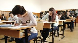 Schimbări MAJORE la BAC şi la EVALUAREA NAŢIONALĂ. Cei care se pregătesc de examene vor fi afectaţi