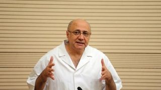 Prof. dr. Irinel Popescu, şeful Centrului de Chirurgie Generală şi Transplant Hepatic &rdquo;Dan Setlacec&rdquo; din cadrul Institutului Clinic Fundeni