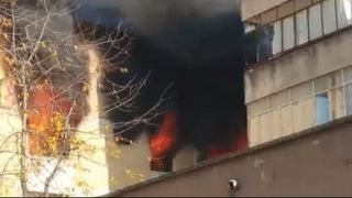 Explozie puternică într-un bloc din Piatra Neamţ! Ambulanţele au preluat mai multe victime