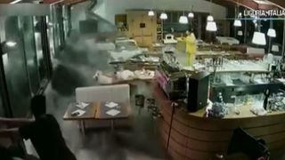 Imagini şocante &icirc;n Italia! Valurile uriaşe au măturat tot ce le-a stat &icirc;n cale