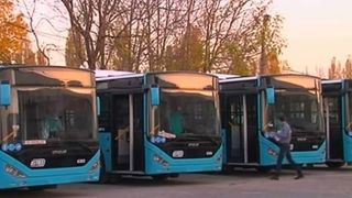 Primele 20 de autobuze noi din cele 400 comandate de primaria Capitalei au ajuns astazi in Bucuresti