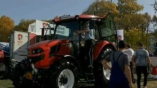 Tractorul rom&acirc;nesc şi drona care stropeşte cu pesticide, vedetele t&acirc;rgului INDAGRA!