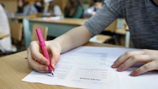 Testele grilă de la BAC, criticate dur. Ministerul Educaţiei a retras modelele de subiecte de pe site
