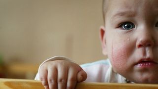 Raport alarmant! Peste 400 de copii au fost părăsiţi &icirc;n spitale &icirc;n primul semestru din 2018