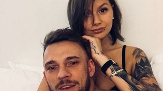 Nella Angheluţă s-a pozat cu noul ei iubit, &icirc;n timp de Jaguarul este &icirc;n Republica Dominicană: "Bun rău de tot la vorbe şi ,,masterand" la iubit&rdquo;