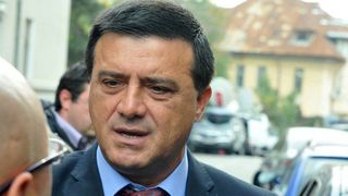 Senatorul Niculae Bădălău s-a ales cu permisul de port armă suspendat timp de 5 ani şi cu o amendă de 5000 de lei, după ce a fost jefuit