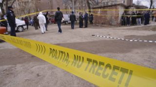 Un nou caz zguduitor la Piteşti! O femeie a fost găsită moartă &icirc;n condiţii suspecte. Avea bandă adezivă pe faţă