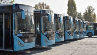 Bucureştenii vor circula cu AUTOBUZE NOI. De c&acirc;nd le vom vedea pe străzi şi ce dotări au. Şoferii au deja nemulţumiri