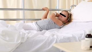 INUMAN! O fetiţă de patru ani a fost violată &icirc;n grup &icirc;n timp ce era internată &icirc;n spital