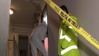 Descoperire macabră &icirc;ntr-un apartament din Chişinău! Trei cadavre, aflate &icirc;n putrefacţie, au fost descoperite de către un locatar