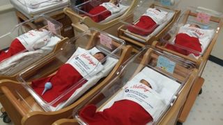 Guvernul taie fondurile pentru nou-născuţi! Se am&acirc;nă acordarea cupoanelor sociale de 500 euro  p&acirc;nă la finalul anului 2020