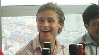 Un t&acirc;năr de 19 ani a m&acirc;ncat un limax, a paralizat şi a murit. Povestea demnă de filmele horror a pornit de la o joacă