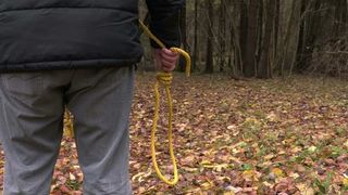 Şocant! Un vasluian s-a sp&acirc;nzurat de dorul soţiei! Bărbatul a lăsat mai multe bilete de adio