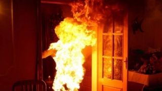 Caz şocant la Iaşi! Un bărbat şi-a incendiat iubita, după care a stins-o şi a sunat la 112