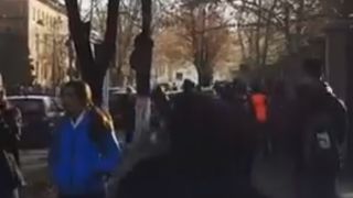 Peste 800 de elevi au fost evacuaţi, după ce a izbucnit un incendiu. Panică la un liceu din Hunedoara