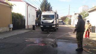 Un angajat de la firma de salubritate a dat cu maşina peste doi bărbaţi, dintre care unul a murit!  Atenţie! Imagini cu puternic impact emoţional!